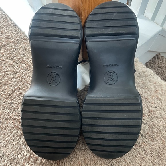 Louis Vuitton LV Archlight Sneaker - Picture 7 of 14